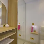 Luxe Azure Escape I Collection Apartment *